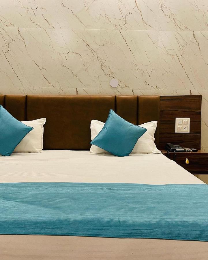 Hotel Dileep42 ラクナウ エクステリア 写真