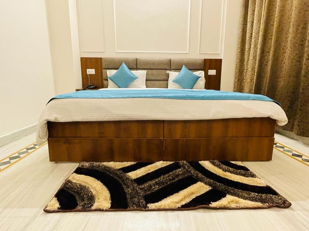 Hotel Dileep42 ラクナウ エクステリア 写真