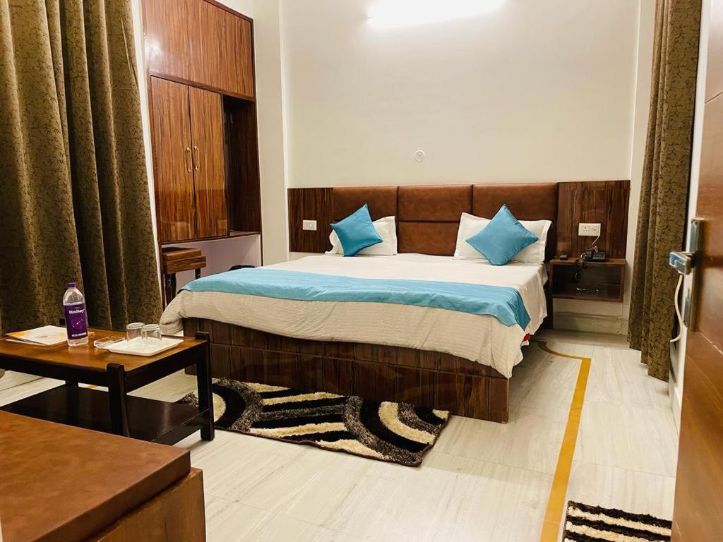 Hotel Dileep42 ラクナウ エクステリア 写真