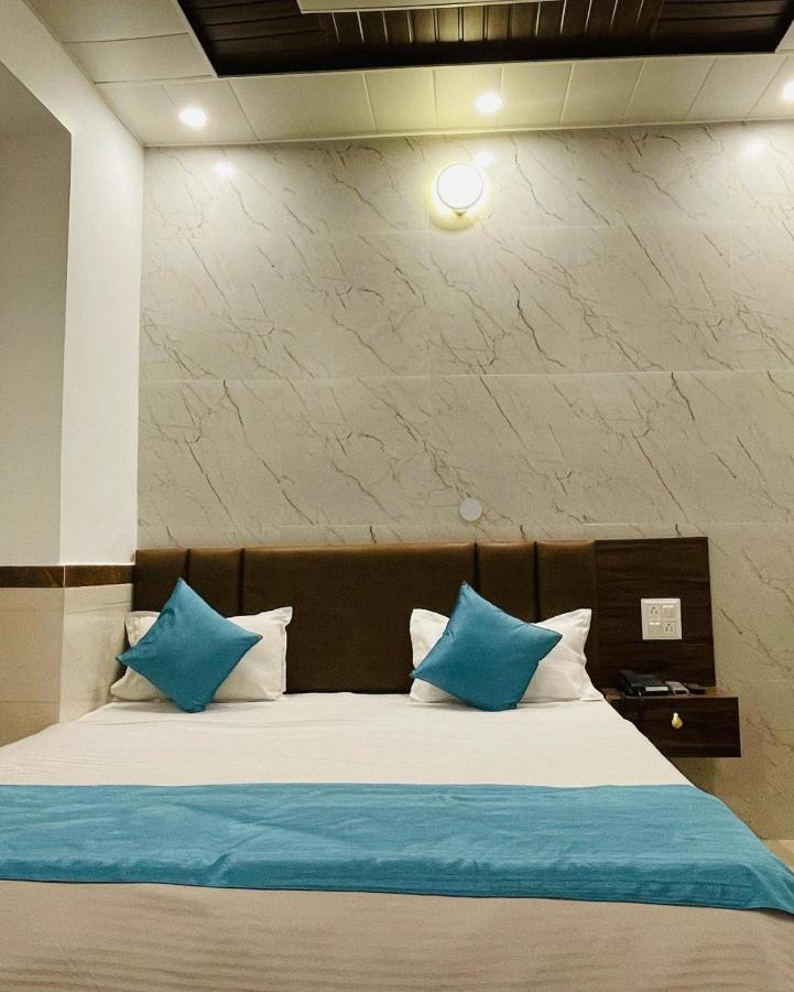 Hotel Dileep42 ラクナウ エクステリア 写真