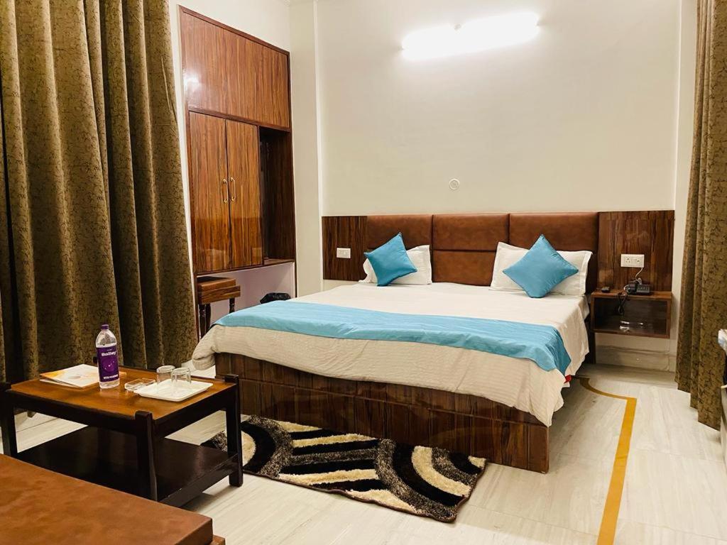 Hotel Dileep42 ラクナウ エクステリア 写真