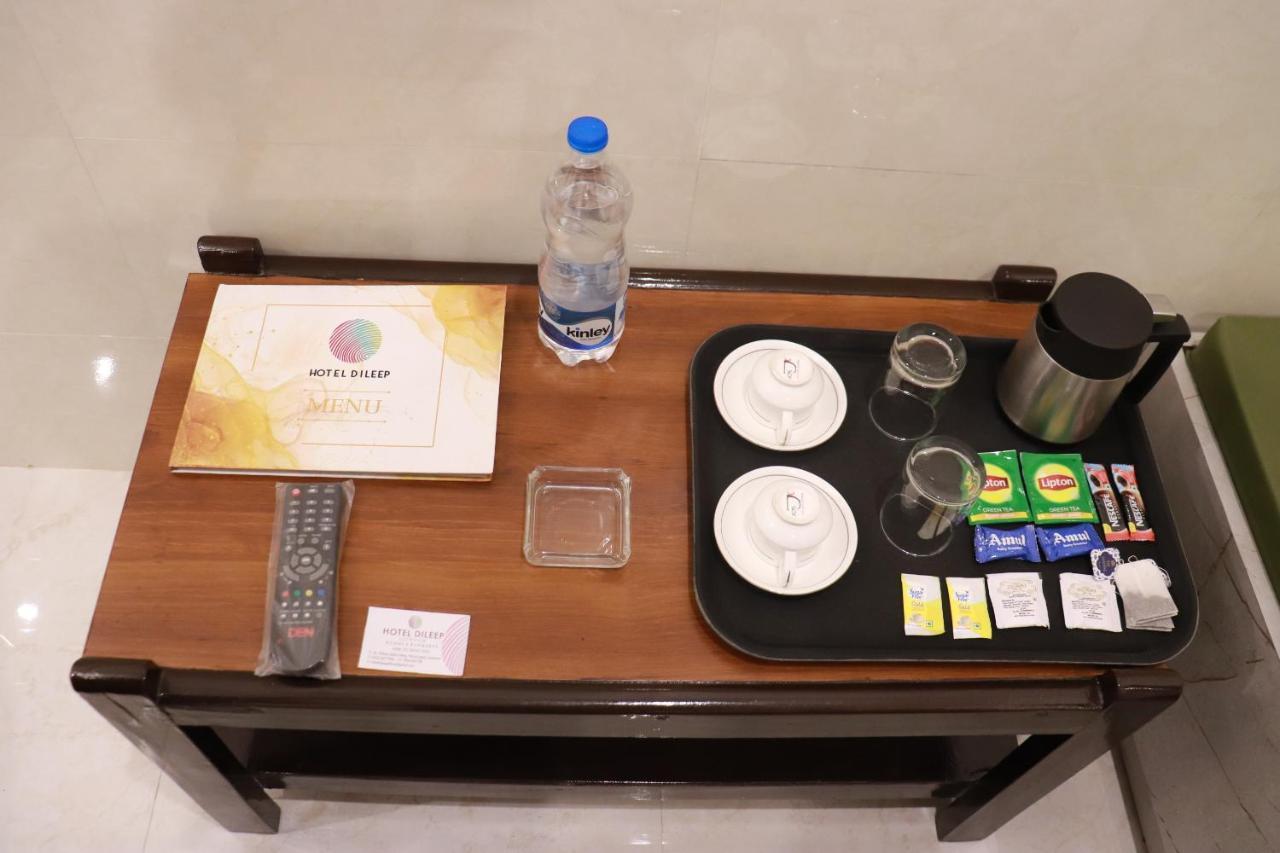 Hotel Dileep42 ラクナウ エクステリア 写真