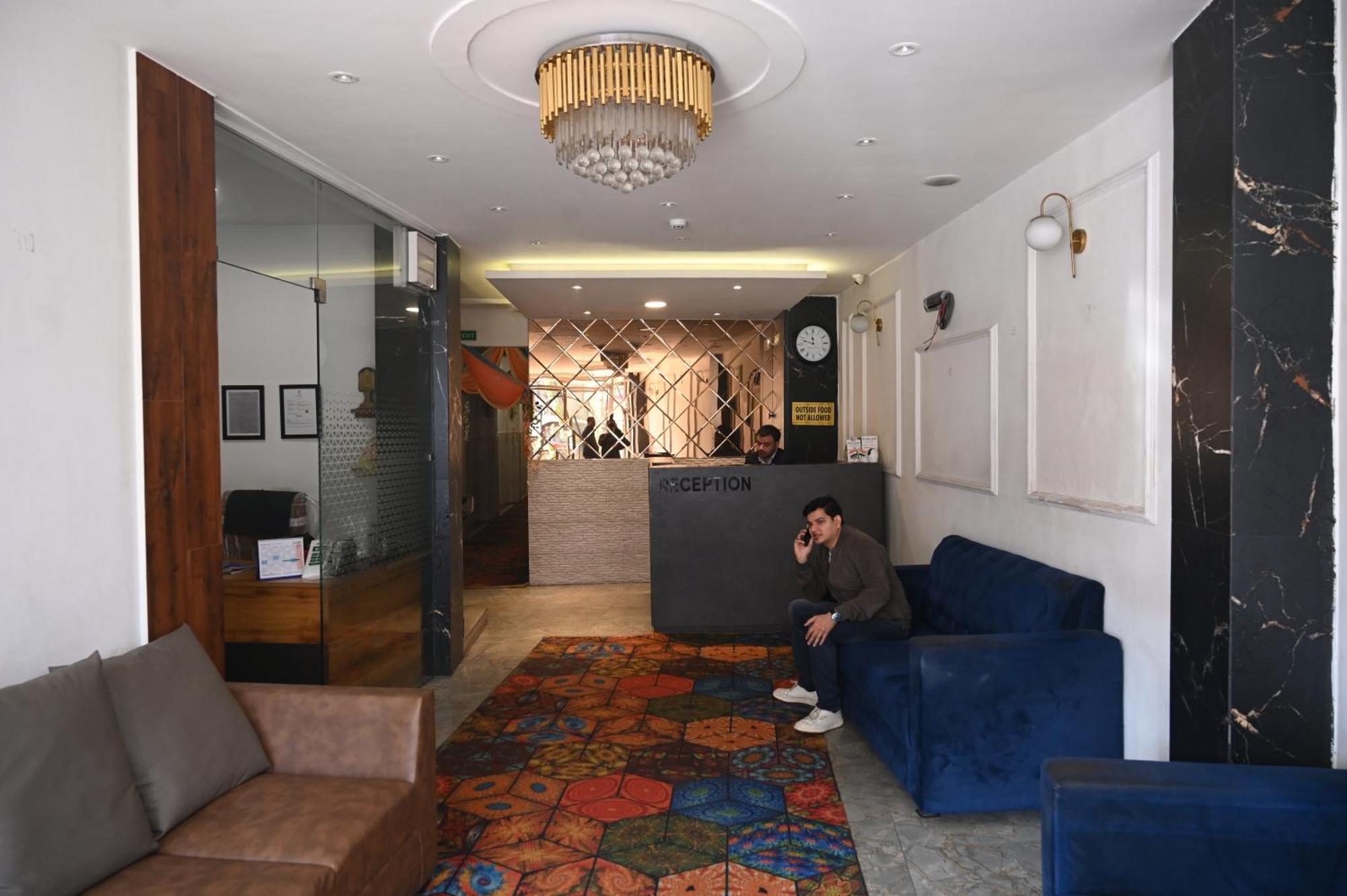 Hotel Dileep42 ラクナウ エクステリア 写真