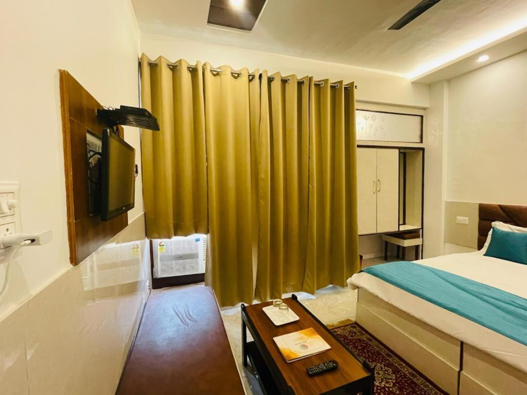 Hotel Dileep42 ラクナウ エクステリア 写真
