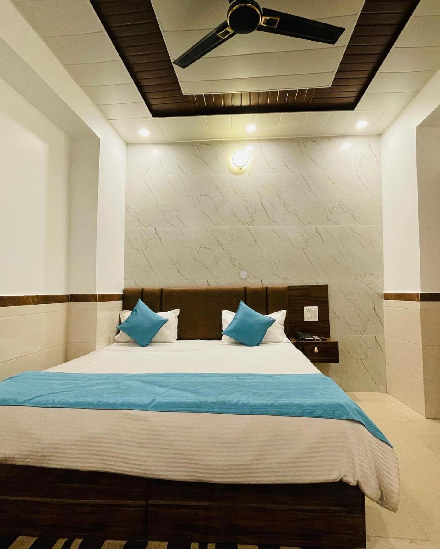 Hotel Dileep42 ラクナウ エクステリア 写真