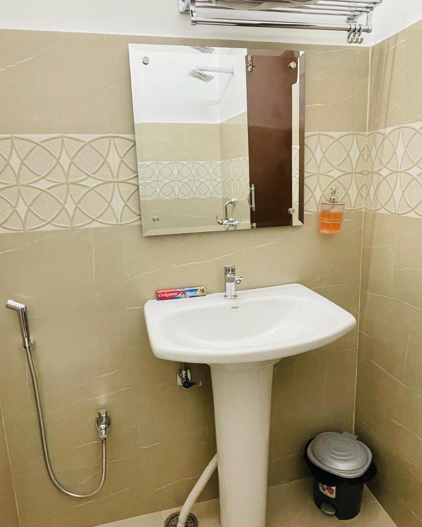 Hotel Dileep42 ラクナウ エクステリア 写真