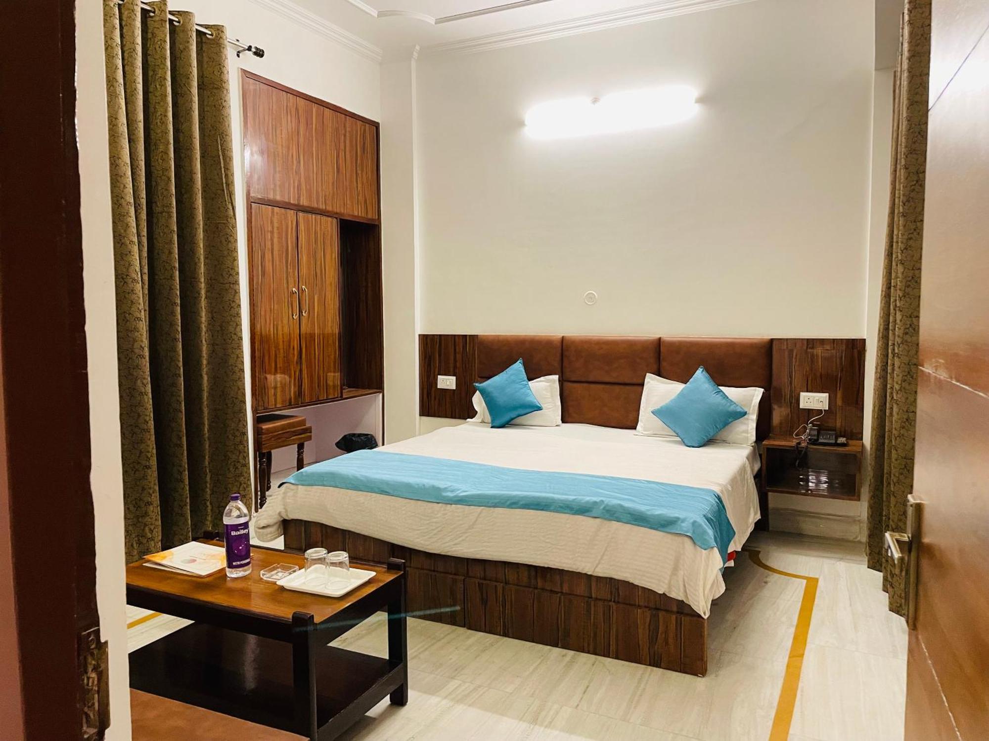Hotel Dileep42 ラクナウ エクステリア 写真